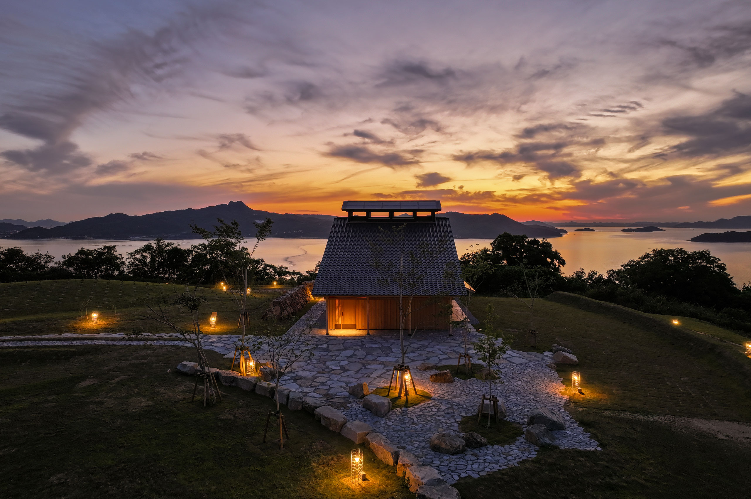 夕焼けの時の納屋
